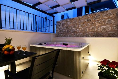 Modern Jacuzzi Apartment Minnie