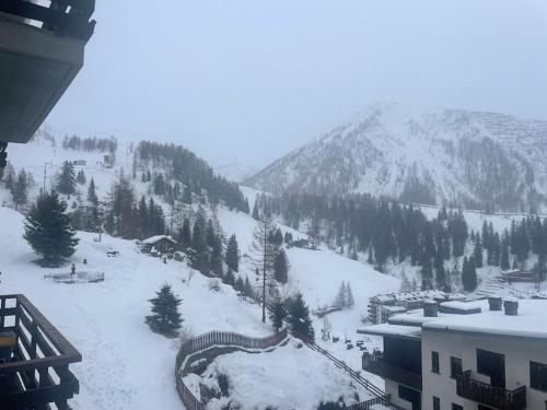 a view of a snow covered mountain with a ski slope at Casa Adriana Foppolo 3 camere da letto in Foppolo