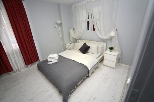 a bedroom with a bed with white sheets and pillows at Arkem Maltepe in Istanbul