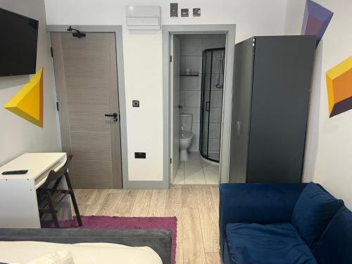 a room with a bed and a desk and a bathroom at Modern Double Room - Near Greenwich Park - The O2 Arena - Nearby Transport Links to Central London - New Cross Station - Lewisham SE14 in London