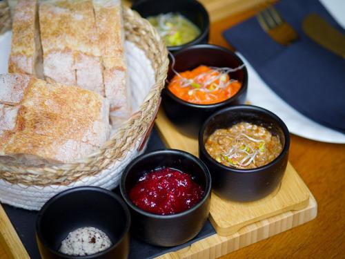 Makanan di atau berdekatan aparthotel ini