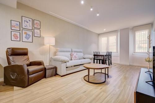 Χώρος καθιστικού στο Apartamentos Ezkaba by Clabao