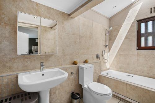 Koupelna v ubytování San Lameer 3216 - 2 Bedroom Classic - 4 pax - San Lameer Rental Agency