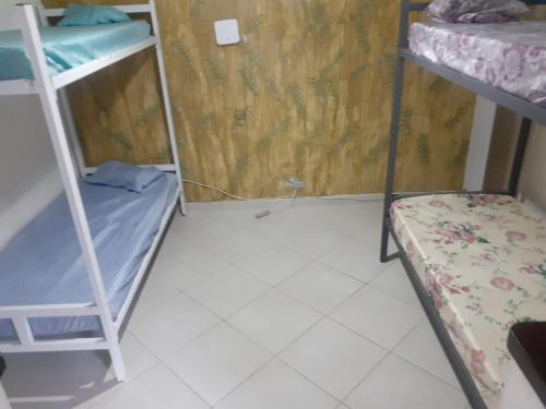 a room with two bunk beds and a mattress at Pousada com Flat e Suites Expo São Paulo, Aeroporto Congonhas, Zoologico in São Paulo