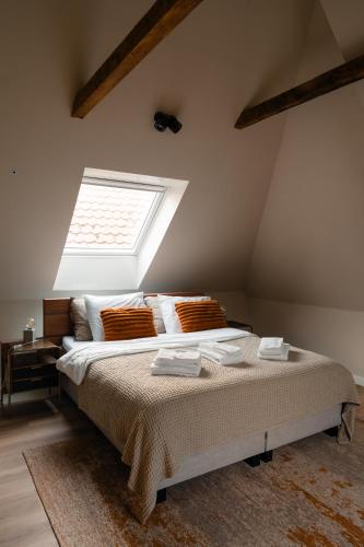 a bedroom with a large bed with a skylight at Pieks Noordlaren in Noordlaren