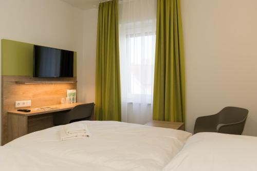 Letto o letti in una camera di Roca Restaurant und Hotel