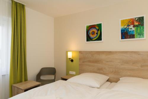 Letto o letti in una camera di Roca Restaurant und Hotel