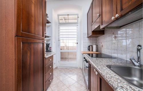 Cozy Apartment In Pula With Kitchen