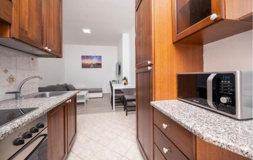 Cozy Apartment In Pula With Kitchen