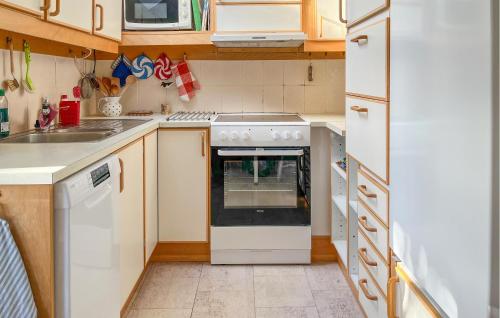 Dapur atau dapur kecil di 1 Bedroom Gorgeous Home In Köpingsvik
