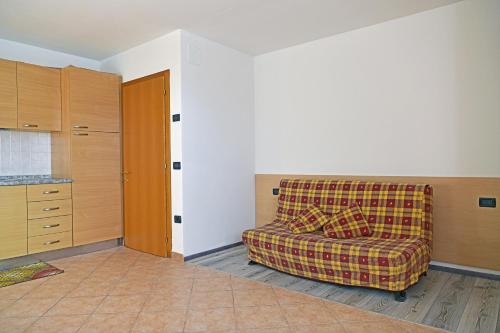 a living room with a plaid couch in a room at Agritur Fantelli Nicola 5 in Monclassico