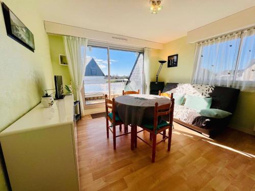 Studio lumineux avec coin nuit, balcon, parking, animaux acceptés - Quiberon - FR-1-478-122