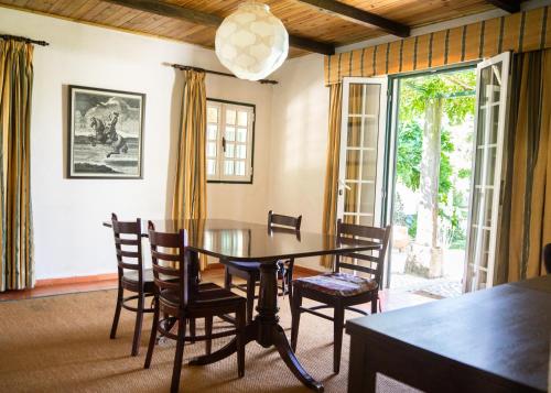 a dining room with a glass table and chairs at Quinta do Archino in Alenquer