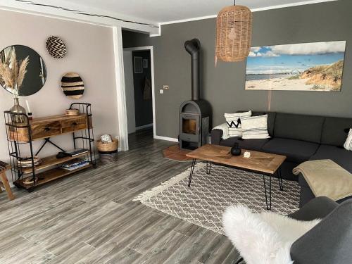 a living room with a couch and a fireplace at Ferienwohnung Idylle auf Fehmarn I in Vitzdorf