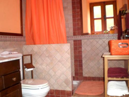 Ένα μπάνιο στο 3 bedrooms property with terrace and wifi at La Pena