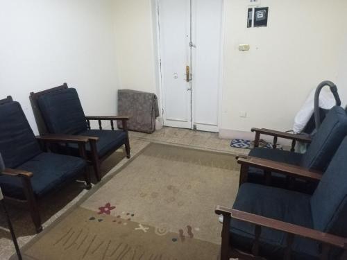 een woonkamer met 3 stoelen en een deur bij Single room ( girls only in Caïro