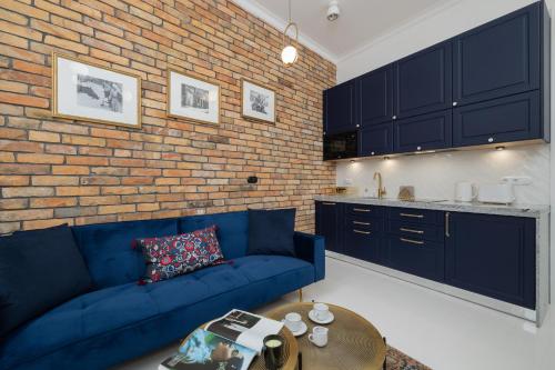Kuhinja ili čajna kuhinja u objektu Dietla One Bedroom Apartments with Air Conditioning & Balcony by Renters