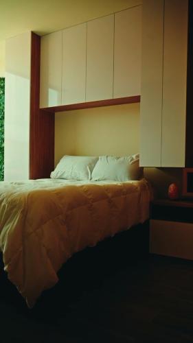 Tempat tidur dalam kamar di Kawsay Apartament Lodge