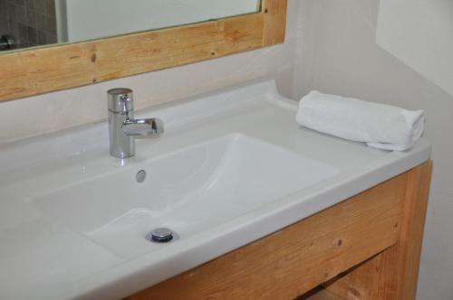 a white sink in a bathroom with a mirror at Cortina - 52 - Appart lumineux - 8 pers in Les Deux Alpes