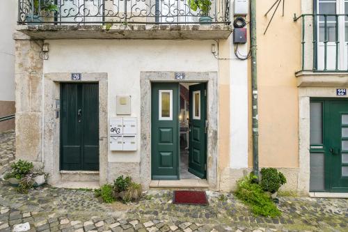 WHome Cozy Alfama Haven: Perfect for Exploring Lisbon