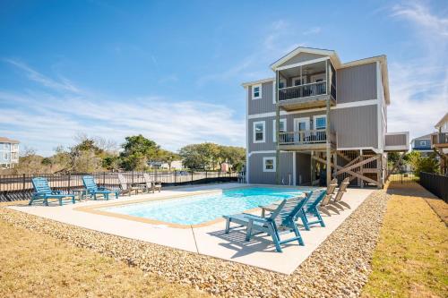 Πισίνα στο ή κοντά στο Beach 45 by Oak Island Accommodations
