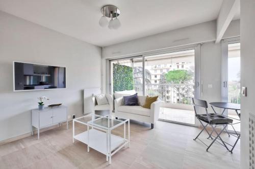 Superbe studio avec terrasse à 10 min de la plage