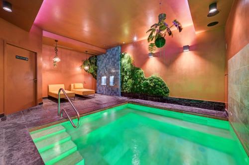 Bazén v ubytování Alex Hotel & Spa nebo v jeho okolí