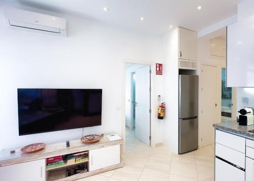 Skol 322 - Completely Renovated Beach Front Apartment Marbella