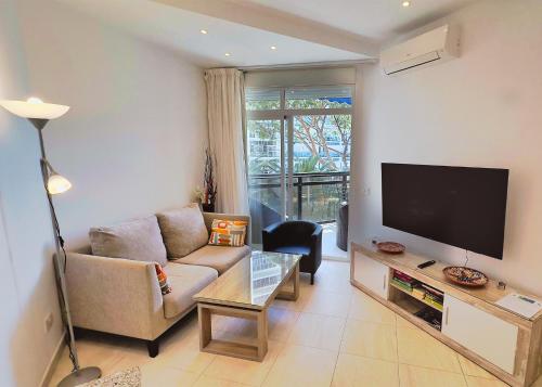 Skol 322 - Completely Renovated Beach Front Apartment Marbella