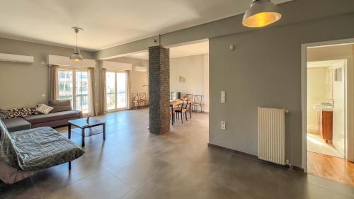 Alimos Sea View Family Apartment