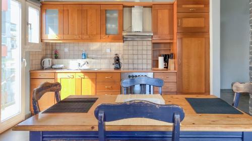 Alimos Sea View Family Apartment