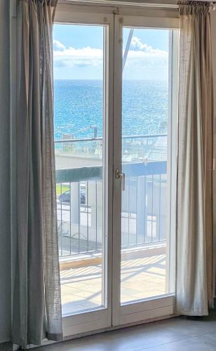 Alimos Sea View Family Apartment