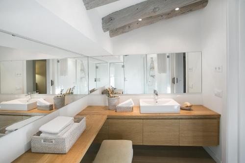 Un baño de Masia Roca Rodona