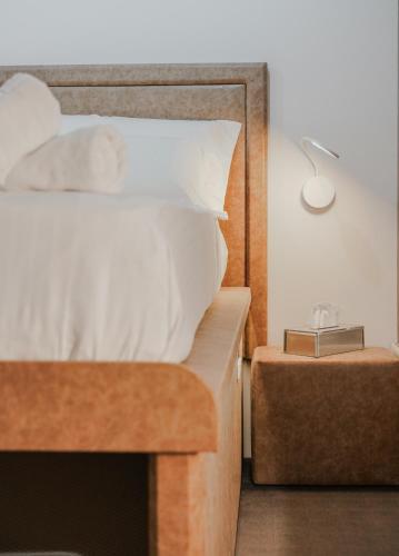 a bedroom with a bed and a night stand with a lamp at Cascina Ridolfi - Il Nido d'Amore in Spello