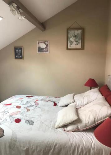 Photo de la galerie de l'établissement Chambre et salle d'eau privées dans maison de ville, à La Roche-sur-Yon