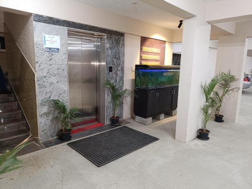 a lobby with a shower with a fish tank at Hotel Classic Comfort in Bengaluru