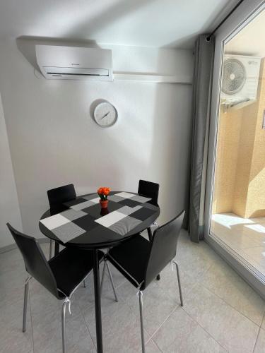 Apolo 7 central 200 meter from beach