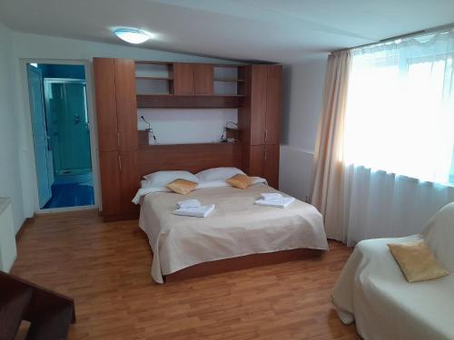 a hotel room with two beds and a window at Old Pensiunea Otopeni in Otopeni