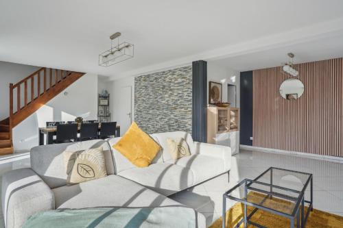 Photo de la galerie de l'établissement Chic friendly and spacious house, à Villejust