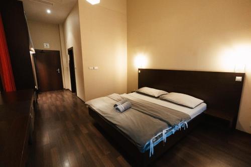 a bedroom with a large bed with a bag on it at Apartmán na Hlavnej ulici in Košice