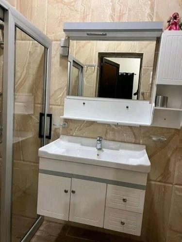 Vonios kambarys apgyvendinimo įstaigoje Élégante villa avec cour privée