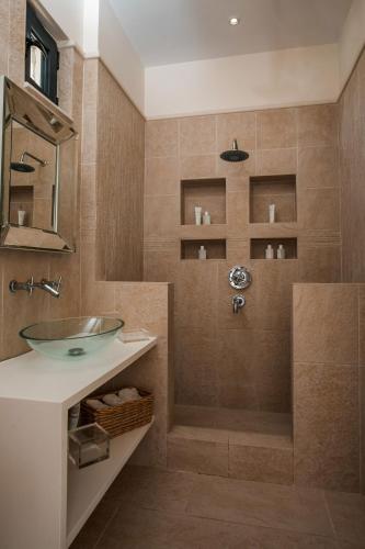 Oneiro Villa - Voted the best Villa in Rhodes, Greece!にあるバスルーム