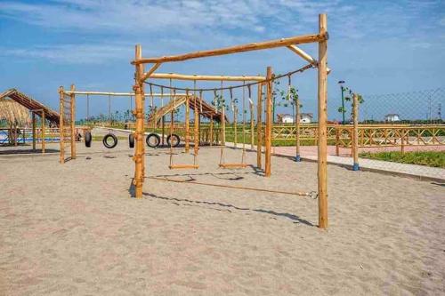 Zona de joacă pentru copii de la Infinity Chincha Casa de Playa y Piscina