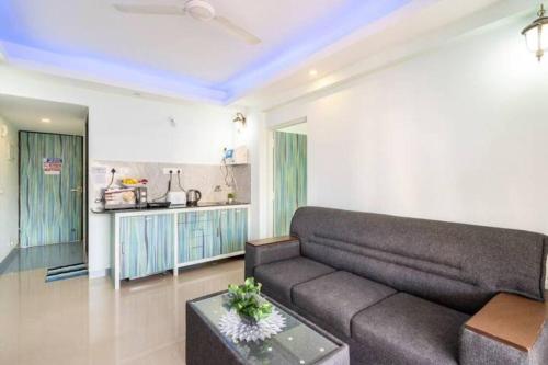 Gambar di galeri bagi Captivating Tree and Garden Views One Bedroom Apartment with AC,wifi, Gym and 5min walk to beach di Colva
