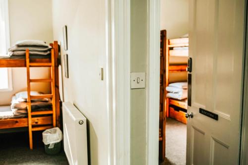Katil atau katil-katil dalam bilik di Denton House Hostel