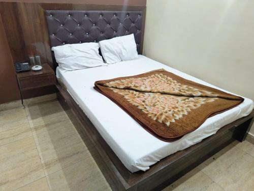 A bed or beds in a room at Galaxy Inn Hotel