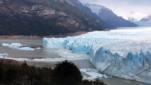 a large glacier in a body of water at Casa de Lago y Montaña in El Calafate