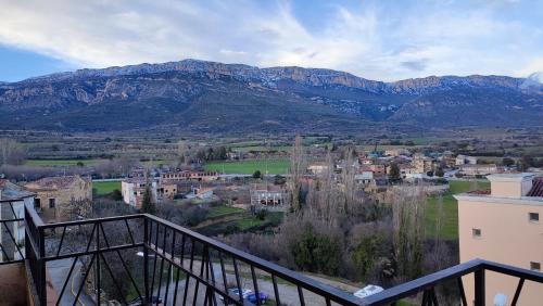 a view of a city with mountains in the background at La Quadra de Quelo 3 in Àger