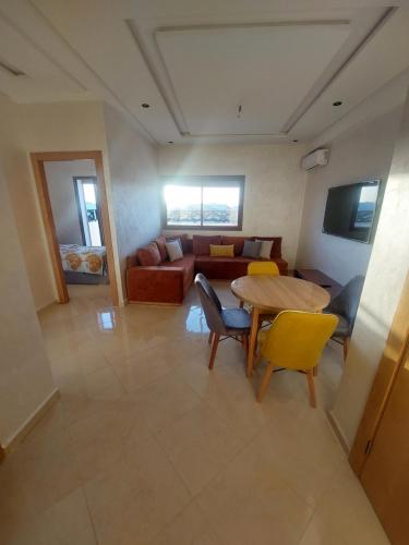 a living room with a table and a couch at Panoramique appartement in Kenitra