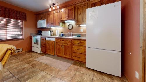 Dapur atau dapur kecil di Trapper Condo Unit 7